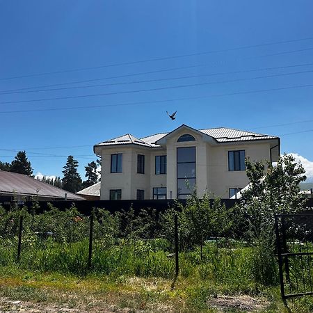 Tuenduek Guest House, Karakol Eksteriør bilde
