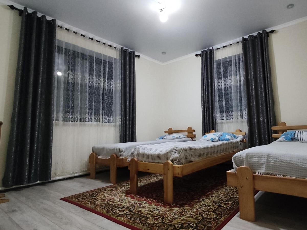 Tuenduek Guest House, Karakol Eksteriør bilde