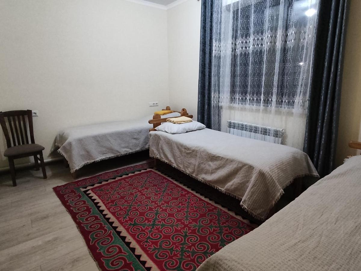 Tuenduek Guest House, Karakol Eksteriør bilde