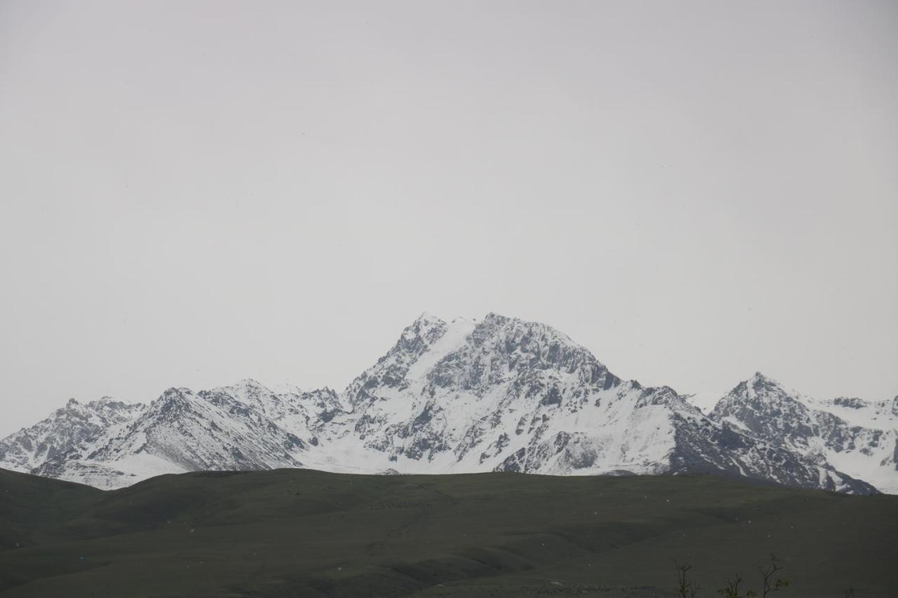 Tuenduek Guest House, Karakol Eksteriør bilde