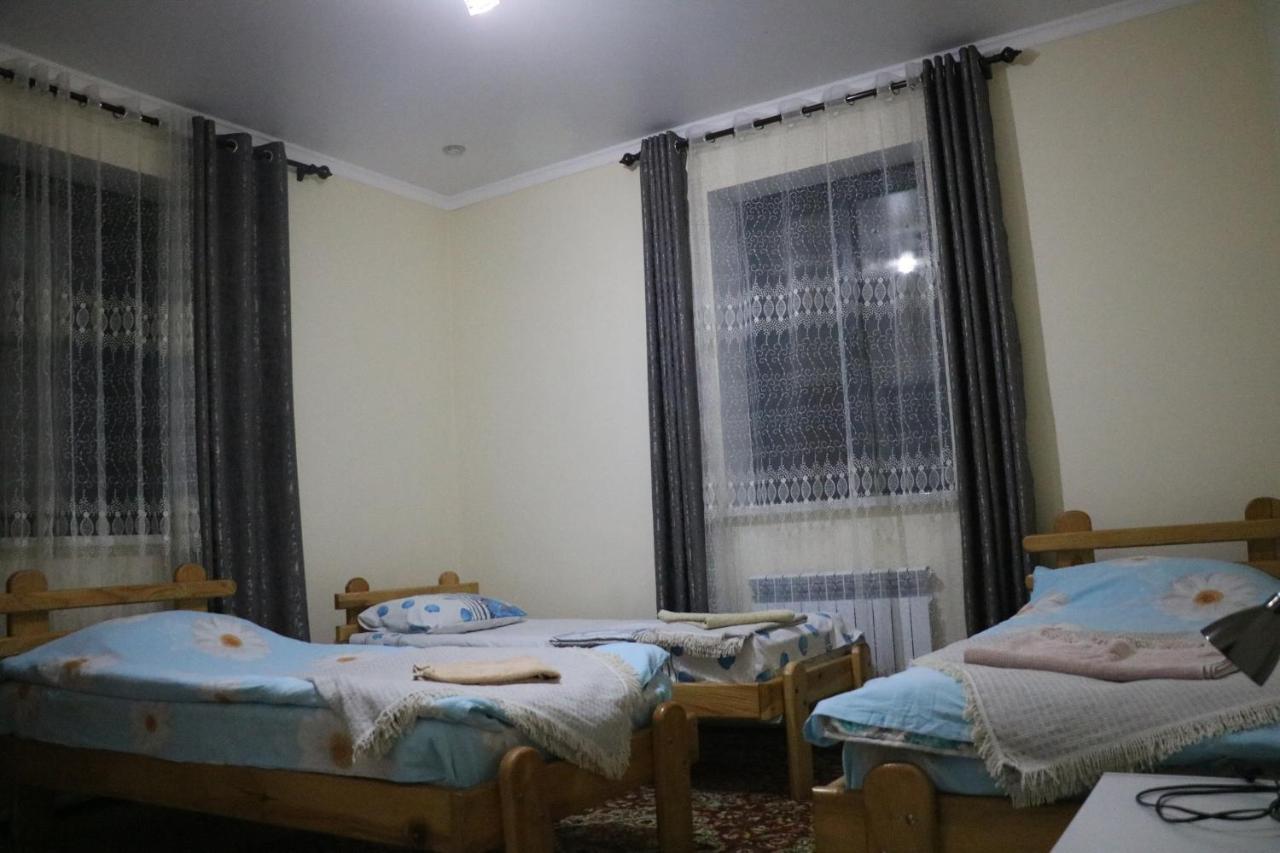 Tuenduek Guest House, Karakol Eksteriør bilde