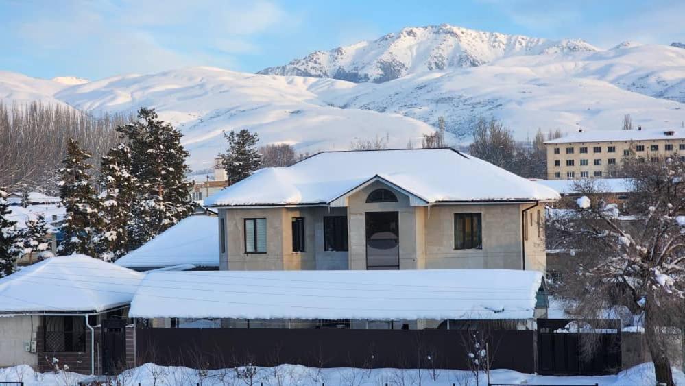 Tuenduek Guest House, Karakol Eksteriør bilde