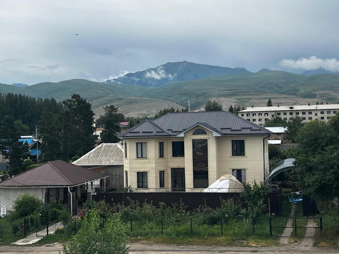 Tuenduek Guest House, Karakol Eksteriør bilde